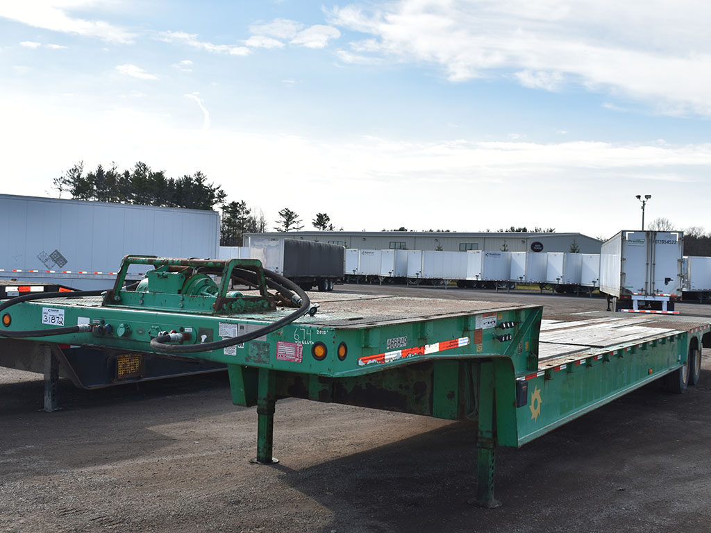 TRAIL KING HYDRAULIC TAIL TRAILER