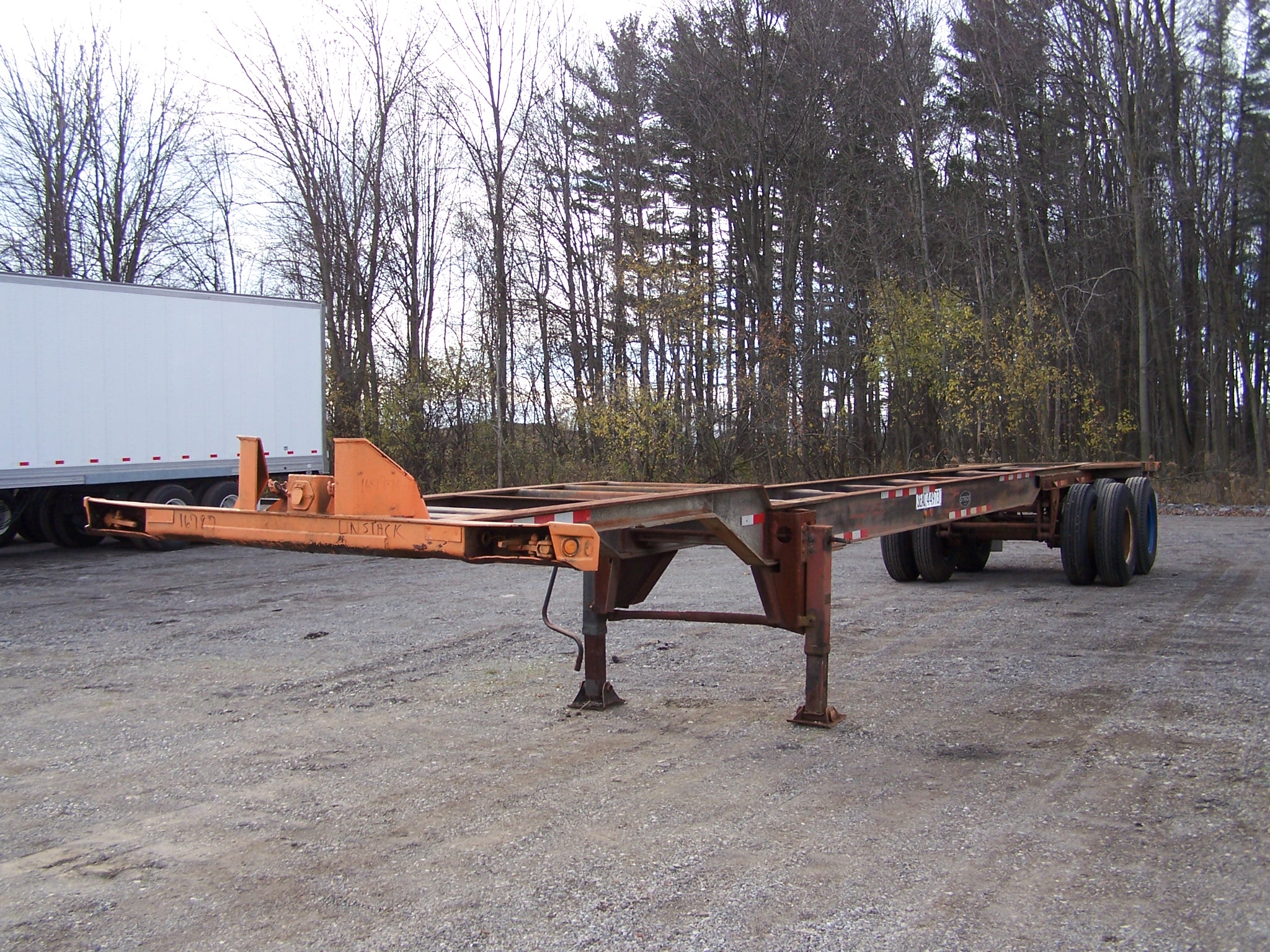 FRUEHAUF 40 FOOT CHASSIS